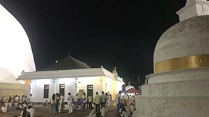 Small stupa at Ruwanwelisaya Photo